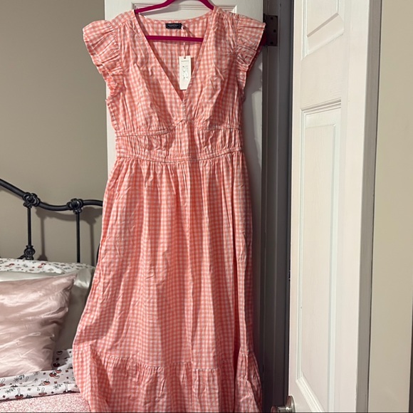 Vineyard Vines Dresses & Skirts - Vineyard Vines Pink and White V-Neck Sundress